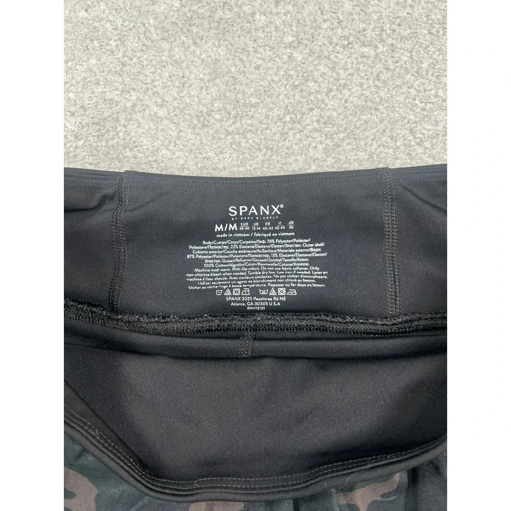 SPANX Get Moving 2-in-1 Athletic‎ Shorts Black Camo Compression Liner Womens M